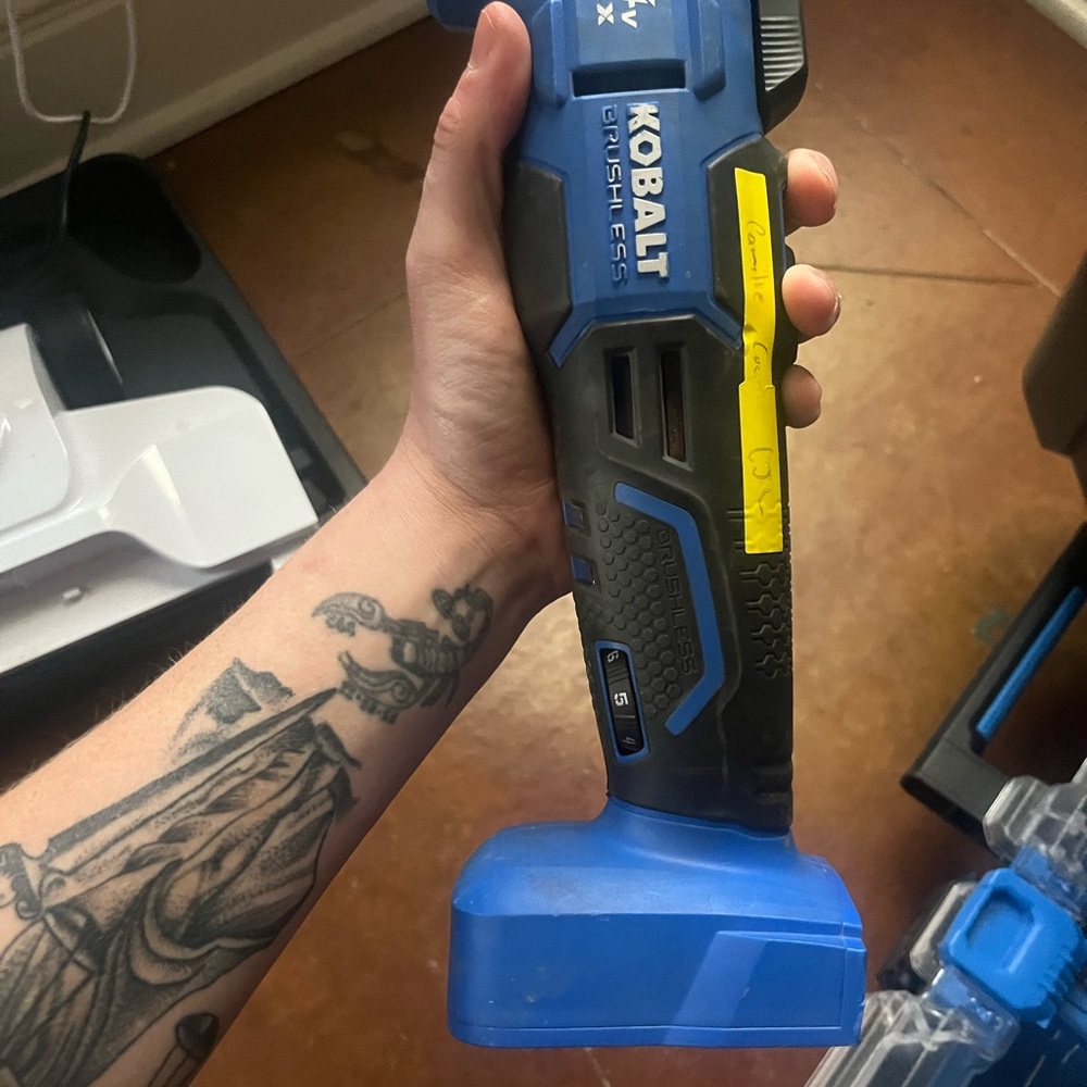 Kobalt oscillating tool. Like new. 24v 4 ah battery and charger included.
